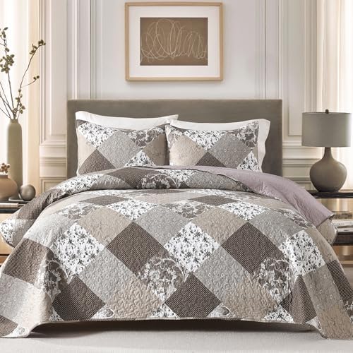 HIARUO Quilt Set King Size 3 Pieces Floral Patchwork Comforter Bedspread Boho Plaid Coverlet Reversible Lightweight Farmhouse Bedding with 2 Pillow Covers Shams for All Season, Brown