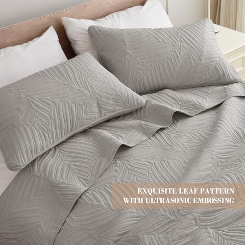 Exclusivo Mezcla 3-Piece Lightweight California King Quilt Bedding Set