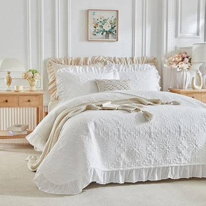 Ruffles Quilt Set Queen Size 96 * 96in - 3 Pieces Solid Shabby Chic Farmhouse Ruffled Bedding Rustic Coverlet Lightweight Fluffy Summer Oversized Bedspread with Shams for Women Men White