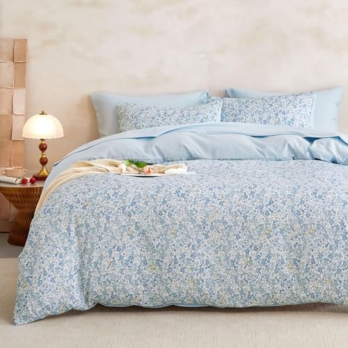Wake In Cloud - Floral Comforter Set, Cute Vintage Flower Cottagecore Aesthetic for Women Teen Girls, Soft Lightweight Dorm Bedding, 3 Pieces, Light Blue, Queen Size