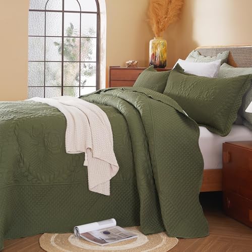 EVENHUG Oversized King Bedspreads California King Quilt Set with Pillow Shams Extra Wide Large King Size Quilts Lightweight Coverlet Bedding Sets Olive Green 120"x128"