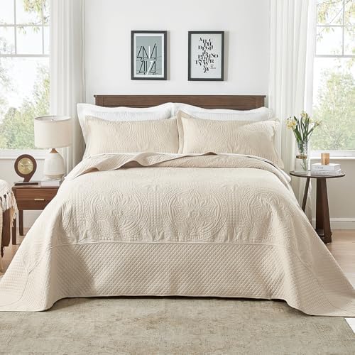 Qucover Oversized King Quilt Bedspread 132x 120, Extra Wide Alaska King Quilt, 3 Piece Soft Microfiber Lightweight Super King Quilts Set, Vintage Persian Pattern, with Pillow Shams, Beige