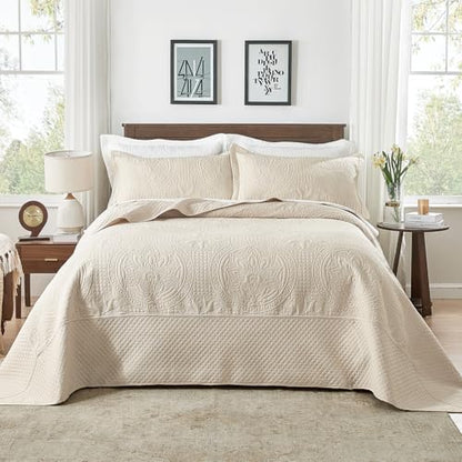 Qucover Oversized King Quilt Bedspread 132x 120, Extra Wide Alaska King Quilt, 3 Piece Soft Microfiber Lightweight Super King Quilts Set, Vintage Persian Pattern, with Pillow Shams, Beige
