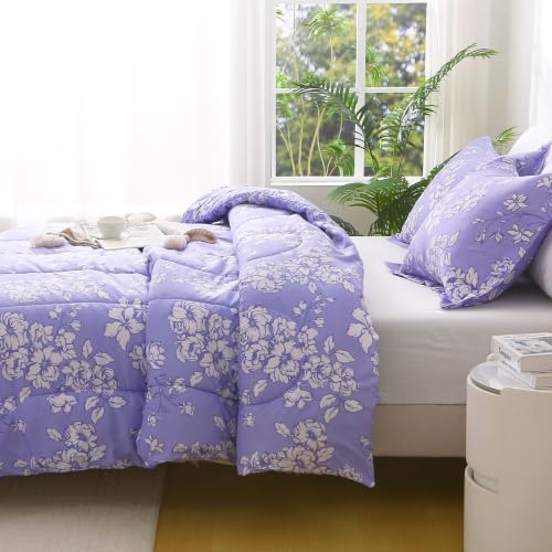 Mooreeke King Size Comforter Sets, Lavender Quilt with White Flower Patterned Bedding for All Seasons, 3-Piece Vintage Bed in a Bag with Fluffy Quilted Reversible Comforter & 2 Pillow Shams