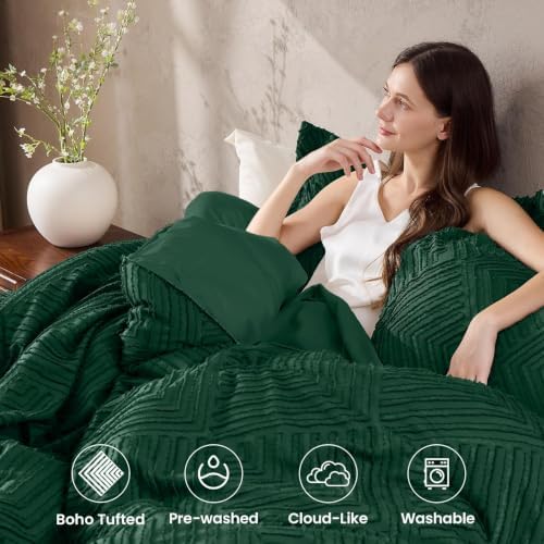 JOLLYVOGUE Emerald Green Queen Comforter Set, Boho Tufted Bedding Set 3-Piece, Ultra Soft Prewashed Microfiber, Includes 1 Comforter & 2 Pillow Shams