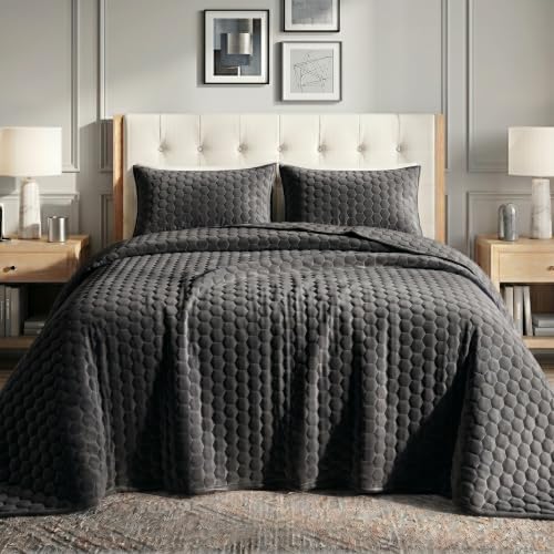 Tribeca Living Lugano Oversized Velvet Quilt Set - All Season, Extra Large, 3 Piece King Size Comforter Set with 2 Pillow Shams in Smoke Grey Honeycomb Pattern 260GSM