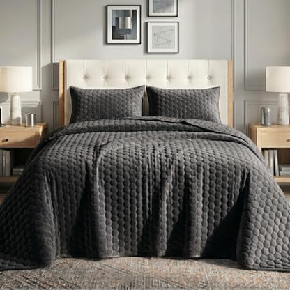 Tribeca Living Lugano Oversized Velvet Quilt Set - All Season, Extra Large, 3 Piece Queen Size Comforter Set with 2 Pillow Shams in Smoke Grey Honeycomb Pattern 260GSM