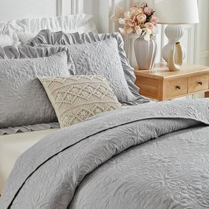 Ruffles Quilt Set Queen Size 96 * 96in - 3 Pieces Solid Shabby Chic Farmhouse Ruffled Bedding Rustic Coverlet Lightweight Fluffy Summer Oversized Bedspread with Shams for Women Men Gray