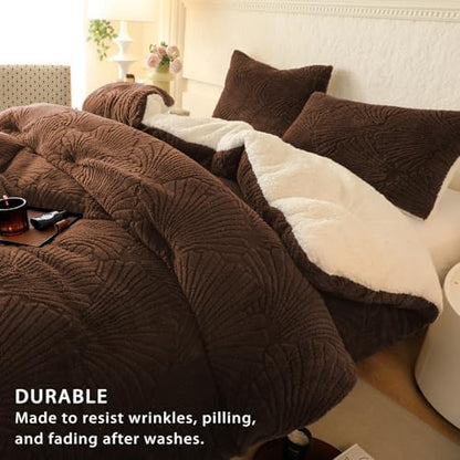 tohrisa Seashell Jacquard Sherpa Comforter Set Warm Cozy Premium Bedding 3 Pieces, Full/Queen Size Geometric Pattern Quilt Comforter with 2 Pillowcases(90"X90" Coffee)
