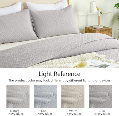 FLYMME King Size Quilt Bedding Set Light Grey Lightweight Bedspreads Set,Soft Microfiber Bed Coverlet 3 Pieces (1 Quilt, 2 Shams)