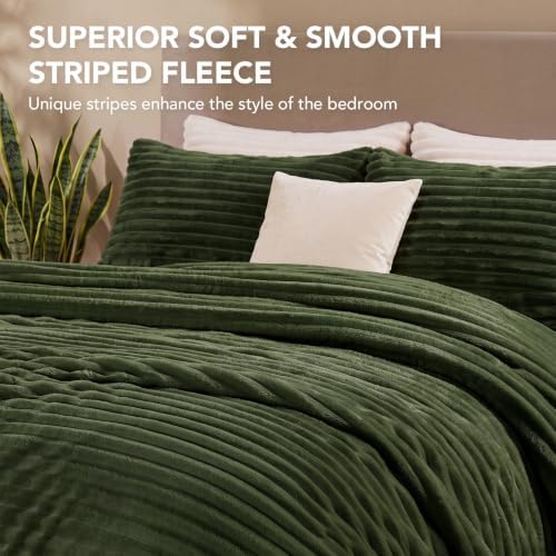 HYLEORY Fluffy Queen Comforter Set 3 Pieces - Fleece Fluffy Soft & Warm Plush Olive Green Comforter Sets, Luxury Fuzzy Bedding Sets, All Season Heavy Bed Set Queen Size with 2 Pillowcases