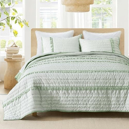 Wonderful Jacquard Boho Quilt Set Queen, 3-Piece Sage Green Bedspread with Tassel Fringe, Channel Stitched Pattern, Lightweight Coverlet for All Season, Soft Breathable Decorative Bedding Set, 90"x90"