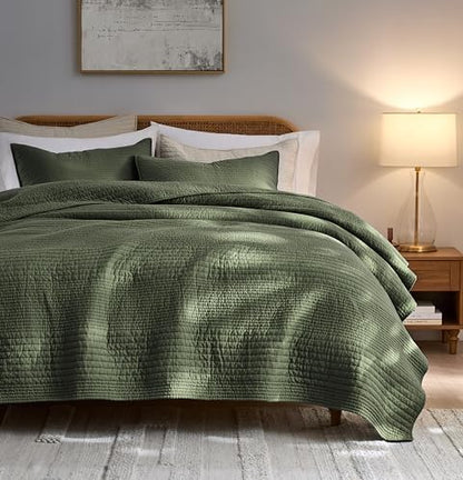 palassio Striped Olive Green 100% Cotton Quilt King Size Bedding Sets, Lightweight Crinkly Channel Pick Stitch Textured Bedspread Soft Shabby Chic Farmhouse Country Coverlet for All Season, 2 Shams
