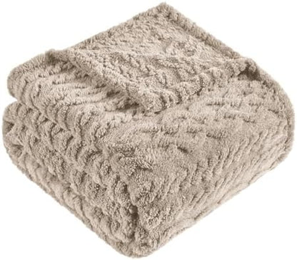 Brown Throw Blanket - Soft & Fluffy Fleece, Cute & Aesthetic, Perfect for Sofa, Couch, Chair, Bed, Living Room & Bedroom, All-Season Use, Plush & Cozy Decorative Blanket 50x60