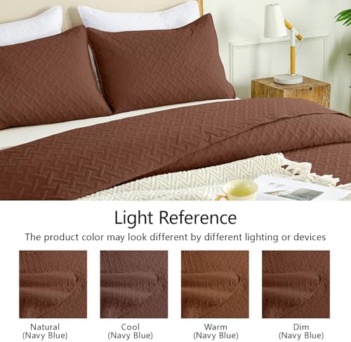FLYMME Full/Queen Quilt Bedding Set, Brown Lightweight Microfiber Bedspread, Modern Geometric Weave Stripe Pattern, Soft Summer & All-Season Bed Coverlet, Includes 1 Quilt & 2 Shams