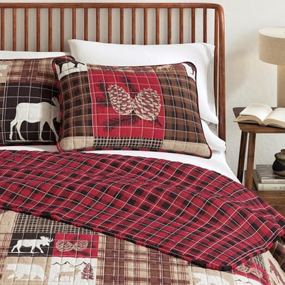 Great Bay Home Lodge Quilt Set - 2-Piece Twin/Twin XL Size Rustic Bedding Set - Lightweight, All-Season, Reversible Bedspread (Hemlock Red/Brown)