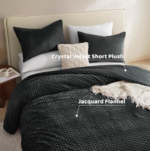 Petrichor Fluffy Queen Comforter Set - Ultra-Soft Black Flannel Thick Comforter for Queen Bed, Luxury Warm Bedding Set for Winter & Fall, Cozy Fuzzy Bed Set 3 Pieces (1 Comforter & 2 Pillowcases)