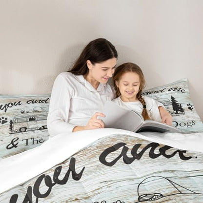 Manfei Happy Camping Comforter Set King Size, Camper Truck Bedding Set 3pcs for Kids Boy Girls Room Decor, Adventure Theme Dog Lover Quilt Set Rustic Farmhouse Duvet Set with 2 Pillowcases