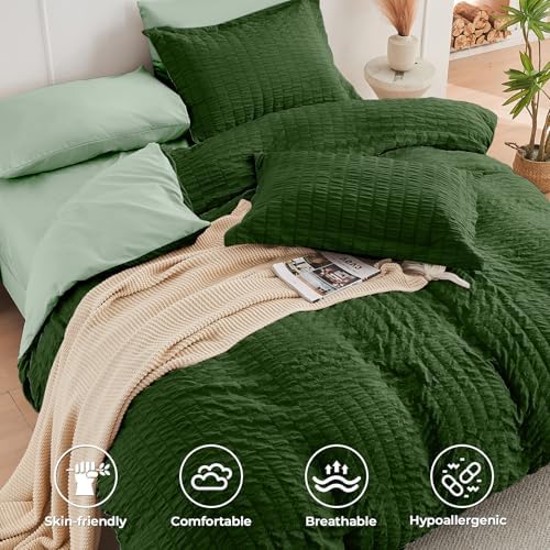 HYMOKEGE Dark Green/Sage Green Duvet Cover King Size, Ultra Soft 3-Piece Seersucker Duvet Cover Set with Zipper Closure, Soft Brushed Microfiber Bedding with 8 Corner Ties (104"x90", 2 Pillowshams)