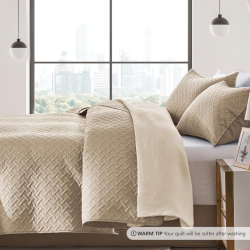 FLYMME Oversized King/California King Quilt Set 118"x106", Beige 3-Piece Floor-Length Bedspread, Premium Microfiber Lightweight Coverlet for King/California King Bed (1 Quilt, 2 Shams)