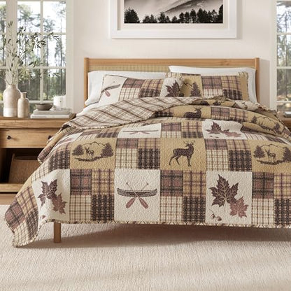 Great Bay Home Lodge Quilt Set - 3-Piece King/California King Size Rustic Bedding Set - Lightweight, All-Season, Reversible Bedspread (Deer & Leaf Patchwork)
