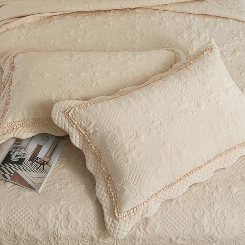EVENHUG Oversized Quilts Set King Size 3 Piece Bedding Set Reversible Bedspread with 2 Pillow Shams Coverlet Lightweight Soft Bed Cover for All Season(120"X120",Beige)