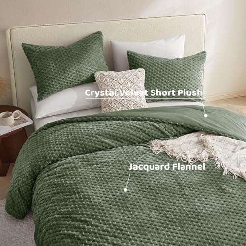 Petrichor Fluffy King Comforter Set - Ultra-Soft Green Flannel Thick Comforter for King Bed, Luxury Warm Bedding Set for Winter & Fall, Cozy Fuzzy Bed Set 3 Pieces (1 Comforter & 2 Pillowcases)