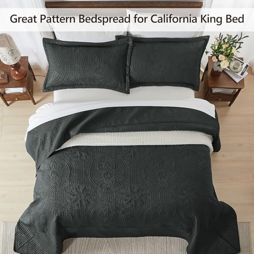 Qucover King Bedspread Medallion Pattern Quilt Bedding Set 3 Piece Black