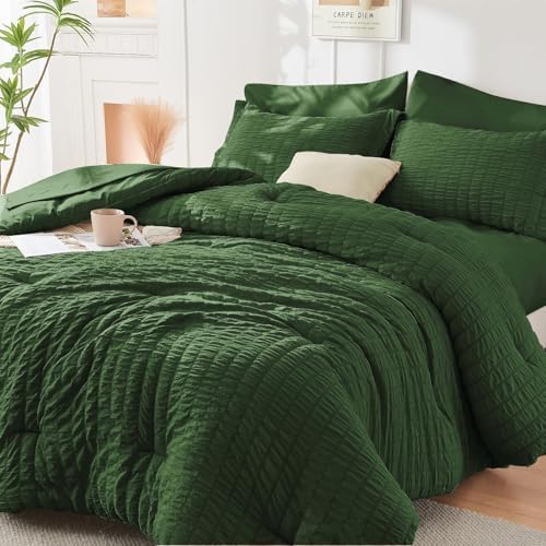 HYMOKEGE Dark Green King Size Comforter Set Seersucker 7 Pieces, All Season Luxury Bed in a Bag for Bedroom, Bedding Set with Comforters, Sheets, Pillowcases & Shams