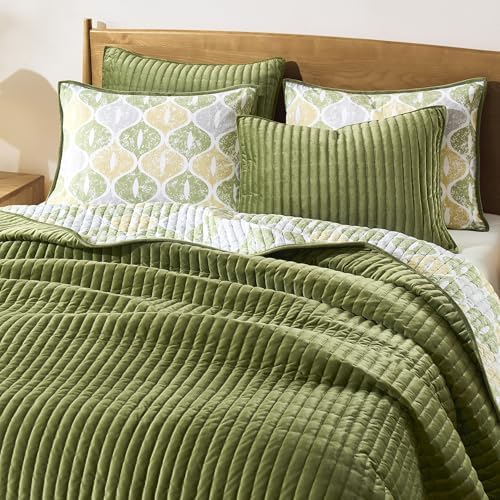 Wonderful Queen Quilt Set, Cotton Reversible Lightweight Comforter, Striped Channel Stitch Green Velvet Bedding with Ogee Printed, Breathable & Comfortable, Suitable for All Season Bedroom Use,94"x94"