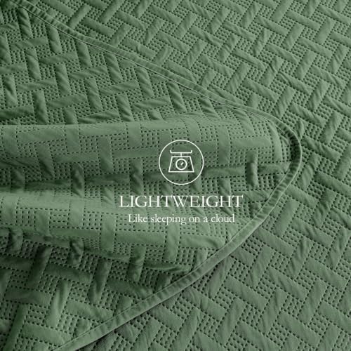 FLYMME Oversized King/California King Quilt Set 118"x106", Olive Green 3-Piece Floor-Length Bedspread, Premium Microfiber Lightweight Coverlet for King/California King Bed (1 Quilt, 2 Shams)