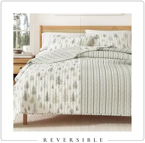Great Bay Home Lodge Quilt Set - 3-Piece King/California King Size Rustic Bedding Set - Lightweight, All-Season, Reversible Bedspread (Lodge Trees)