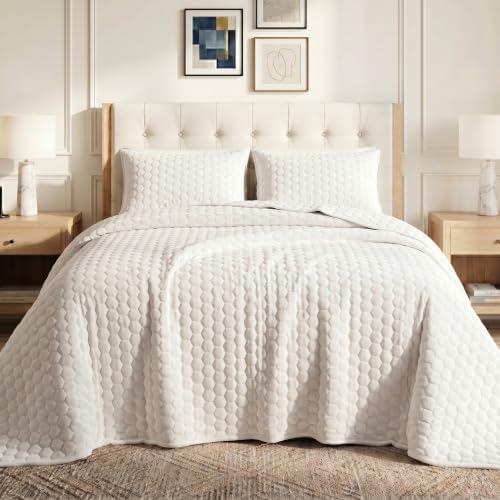 Tribeca Living Lugano Oversized Velvet Quilt Set - All Season, Extra Large, 3 Piece Queen Size Comforter Set with 2 Pillow Shams in White Honeycomb Pattern 260GSM
