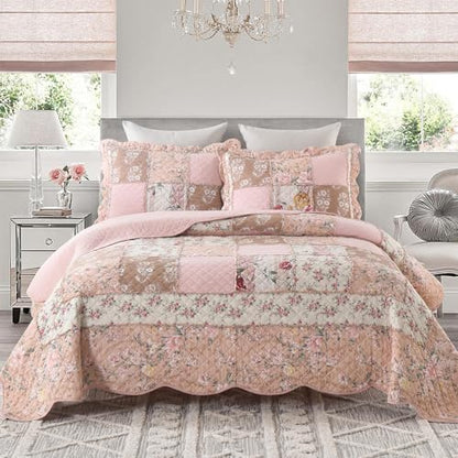 Yvooxny Quilts California King Patchwork Pink Floral Quilt Set Vintage Shabby Chic Botanical Quilted Bedspread 3-Piece Quilt Set with Ruffles for All Seasons, California King, 118 * 110 Inches