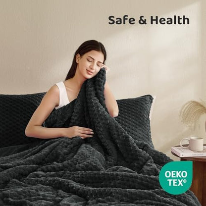 Petrichor Fluffy King Comforter Set - Ultra-Soft Black Flannel Thick Comforter for King Bed, Luxury Warm Bedding Set for Winter & Fall, Cozy Fuzzy Bed Set 3 Pieces (1 Comforter & 2 Pillowcases)