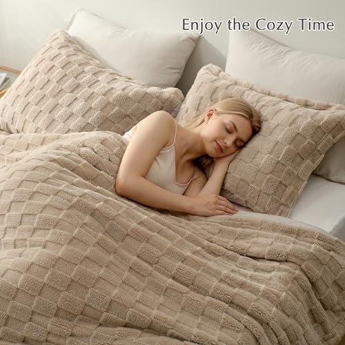 HIG 4pc 2-in-1 King Comforter Set with Detachable Fluffy Blanket, Camel