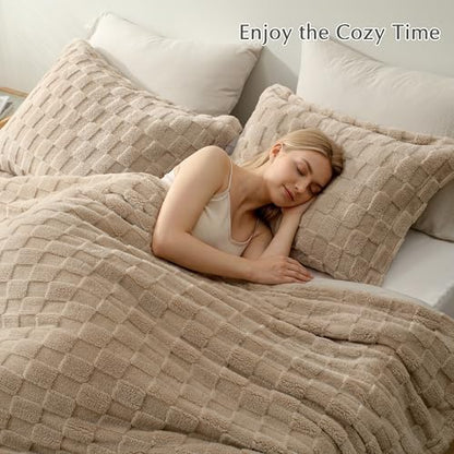 HIG 4pc 2-in-1 King Comforter Set with Detachable Fluffy Blanket, Camel