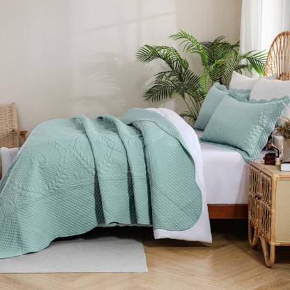 EVENHUG Oversized King Bedspreads California King Quilt Set with Pillow Shams Extra Wide Large King Size Quilts Lightweight Coverlet Bedding Sets Aqua Sky 120"x128"