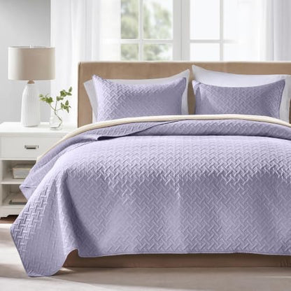 FLYMME Oversized King/California King Quilt Set 118"x106", Lavender 3-Piece Floor-Length Bedspread, Premium Microfiber Lightweight Coverlet for King/California King Bed (1 Quilt, 2 Shams)
