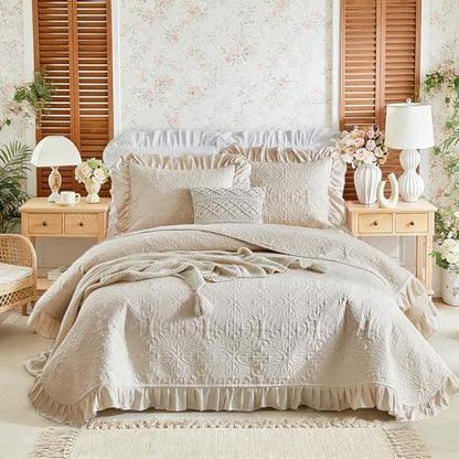 Ruffles Quilt Set Queen Size 96 * 96in - 3 Pieces Solid Shabby Chic Farmhouse Ruffled Bedding Rustic Coverlet Lightweight Fluffy Summer Oversized Bedspread with Shams for Women Men Beige