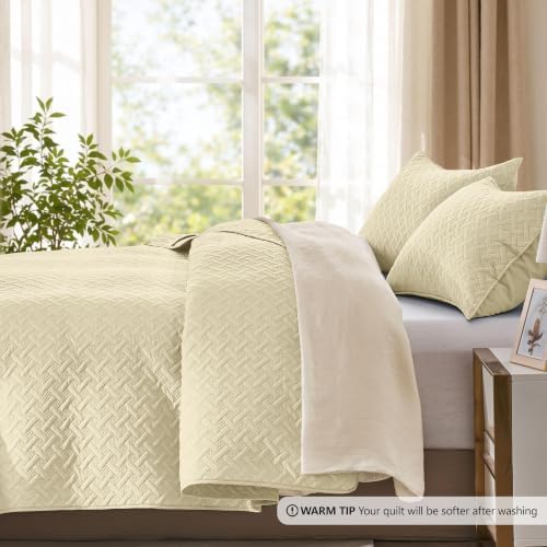 FLYMME Oversized King/California King Quilt Set 118"x106", Butter Yellow 3-Piece Floor-Length Bedspread, Premium Microfiber Lightweight Coverlet for King/California King Bed (1 Quilt, 2 Shams)