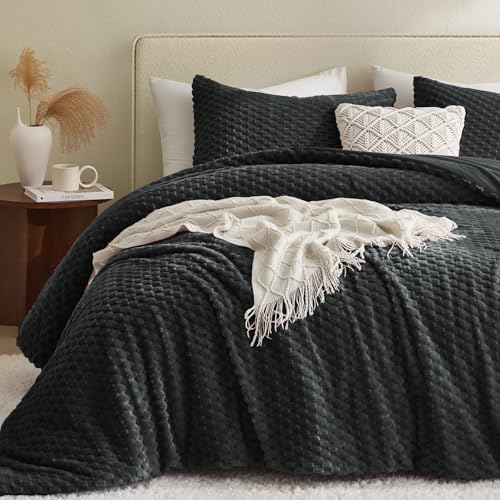 Petrichor Fluffy Queen Comforter Set - Ultra-Soft Black Flannel Thick Comforter for Queen Bed, Luxury Warm Bedding Set for Winter & Fall, Cozy Fuzzy Bed Set 3 Pieces (1 Comforter & 2 Pillowcases)