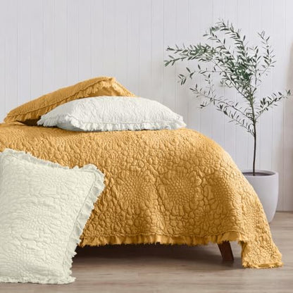 HORIMOTE HOME Yellow Ruffled Quilt King Size, Shabby Chic Floral Quilt Set Lightweight Crinkled Farmhouse Rustic Bedding Set, 3 Pieces Reversible Bedspread with 2 Pillow Shams for All Season
