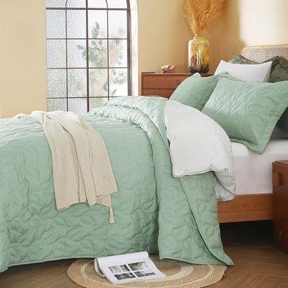 EVENHUG Quilt Queen Size Bedding Set with Pillow Sham Lightweight Bedspreads Coverlet Soft Reversible Bed Cover for All Season 3 Piece
