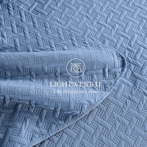 FLYMME Oversized King/California King Quilt Set 118"x106", Bluish Grey 3-Piece Floor-Length Bedspread, Premium Microfiber Lightweight Coverlet for King/California King Bed (1 Quilt, 2 Shams)