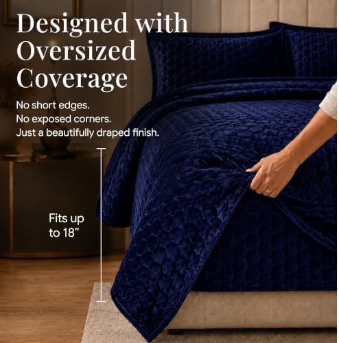 Tribeca Living Velvet King Quilt Set - Three-Piece Honeycomb Stitch Bedding, Super Soft 260GSM Velvet, Oversized Quilt and Two Sham Pillowcases, Navy Blue