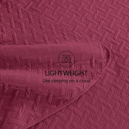 FLYMME Oversized King/California King Quilt Set 118"x106", Burgundy 3-Piece Floor-Length Bedspread, Premium Microfiber Lightweight Coverlet for King/California King Bed (1 Quilt, 2 Shams)