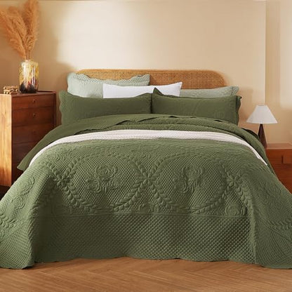 EVENHUG Oversized King Bedspreads California King Quilt Set with Pillow Shams Extra Wide Large King Size Quilts Lightweight Coverlet Bedding Sets Olive Green 120"x128"