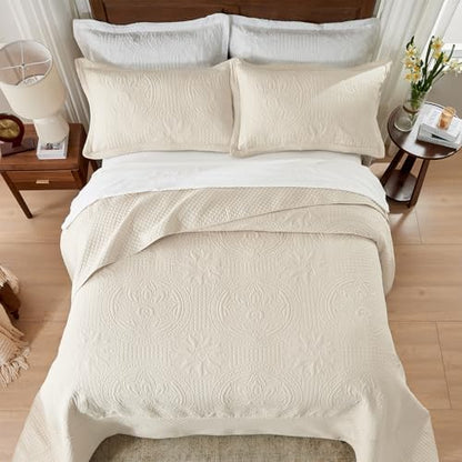 Qucover Oversized King Quilt Bedspread 132x 120, Extra Wide Alaska King Quilt, 3 Piece Soft Microfiber Lightweight Super King Quilts Set, Vintage Persian Pattern, with Pillow Shams, Beige