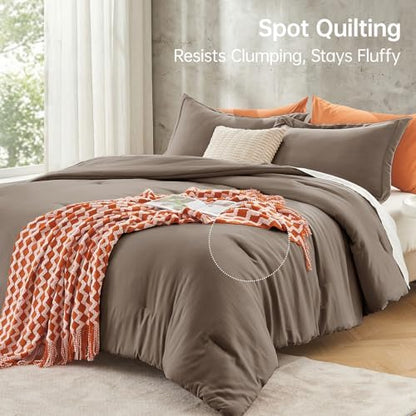 MUXHOMO Oversized Queen Comforter Sets, All Season Ultra Soft Down Alternative Bedding - 3 Piece Lightweight Bed Set Includes 1 Comforter (98"*98") and 2 Pillow Shams (20"x26"), Brown